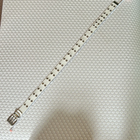 White fabric belt with metal fixtures - Picture 6 of 7